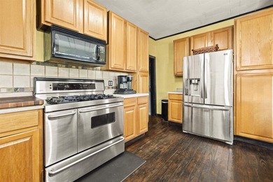 Experience lakeside living with two waterfront lots in the quiet - photo 9