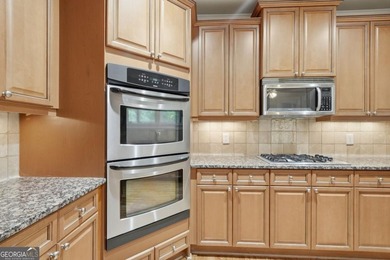 You will love this 6-bedroom home with the primary suite on the - photo 18