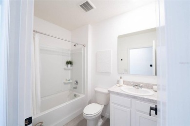 Welcome to this beautifully maintained 3-bedroom, 2-bathroom - photo 18