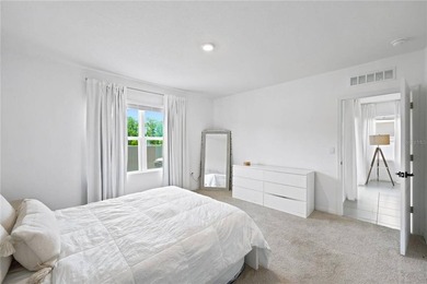 Welcome to this beautifully maintained 3-bedroom, 2-bathroom - photo 19