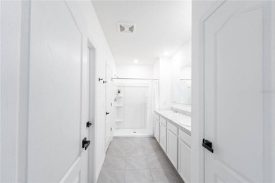 Welcome to this beautifully maintained 3-bedroom, 2-bathroom - photo 21