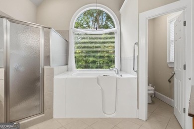 You will love this 6-bedroom home with the primary suite on the - photo 25