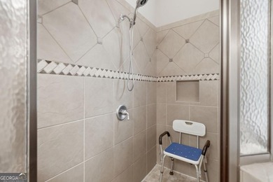 You will love this 6-bedroom home with the primary suite on the - photo 26