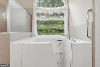 You will love this 6-bedroom home with the primary suite on the - photo 27