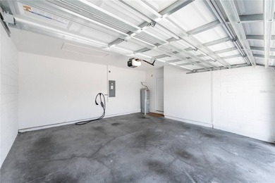 Welcome to this beautifully maintained 3-bedroom, 2-bathroom - photo 29