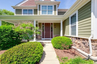PICTURE-PERFECT CURB APPEAL, 3-CAR GARAGE, PEACEFUL CUL-DE-SAC - photo 2