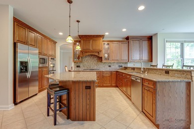 PICTURE-PERFECT CURB APPEAL, 3-CAR GARAGE, PEACEFUL CUL-DE-SAC - photo 8