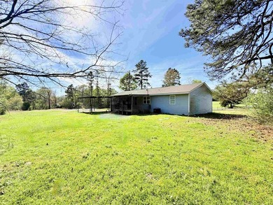 This cozy 3/1/2 (1524 sqft) home has endless possibilities. The - photo 9
