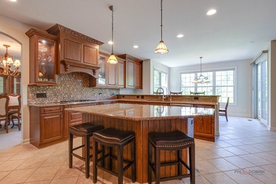 PICTURE-PERFECT CURB APPEAL, 3-CAR GARAGE, PEACEFUL CUL-DE-SAC - photo 9
