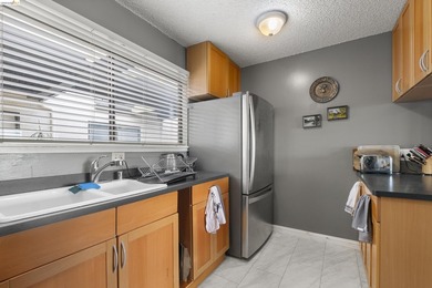 This top floor sunny and open condo with 2 generous bedrooms - photo 11