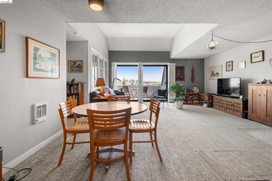 This top floor sunny and open condo with 2 generous bedrooms - photo 13
