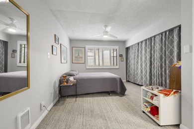 This top floor sunny and open condo with 2 generous bedrooms - photo 14
