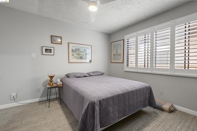 This top floor sunny and open condo with 2 generous bedrooms - photo 15