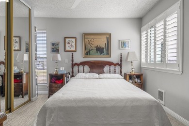 This top floor sunny and open condo with 2 generous bedrooms - photo 19
