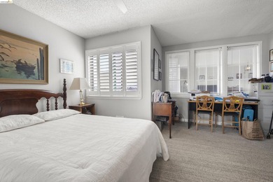 This top floor sunny and open condo with 2 generous bedrooms - photo 22