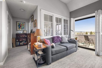 This top floor sunny and open condo with 2 generous bedrooms - photo 23