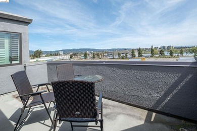 This top floor sunny and open condo with 2 generous bedrooms - photo 24