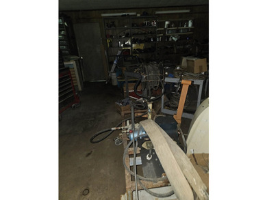 A unique property that had been used for a mechanic shop and - photo 4
