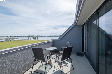 This top floor sunny and open condo with 2 generous bedrooms - photo 25