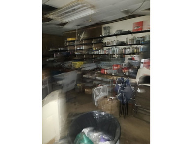 A unique property that had been used for a mechanic shop and - photo 5