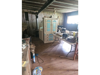 A unique property that had been used for a mechanic shop and - photo 8