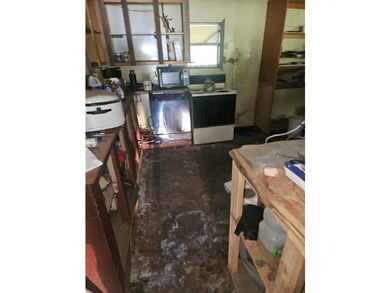 A unique property that had been used for a mechanic shop and - photo 9