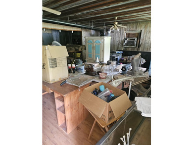 A unique property that had been used for a mechanic shop and - photo 10