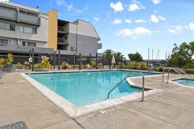 This top floor sunny and open condo with 2 generous bedrooms - photo 32