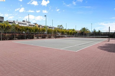 This top floor sunny and open condo with 2 generous bedrooms - photo 34