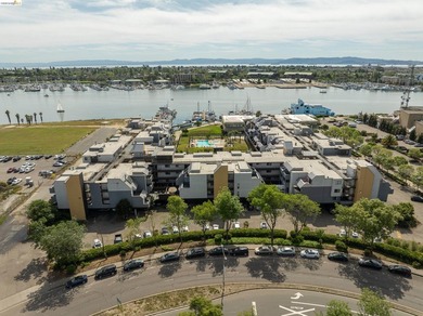 This top floor sunny and open condo with 2 generous bedrooms - photo 40