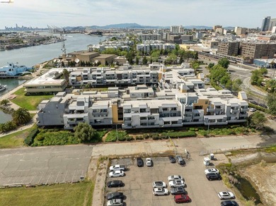 This top floor sunny and open condo with 2 generous bedrooms - photo 45
