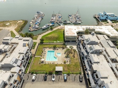 This top floor sunny and open condo with 2 generous bedrooms - photo 47