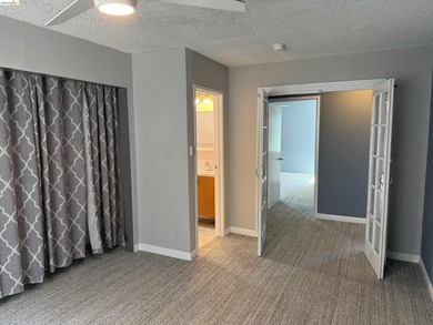 This top floor sunny and open condo with 2 generous bedrooms - photo 55