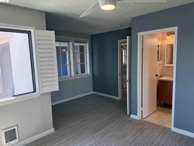 This top floor sunny and open condo with 2 generous bedrooms - photo 57