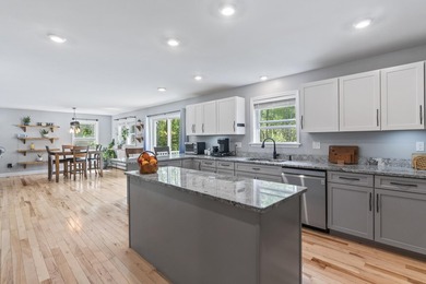 Extensively upgraded since new Contemporary Colonial on a quiet - photo 8