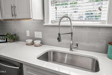 Fantastic opportunity to live within walking distance to - photo 20