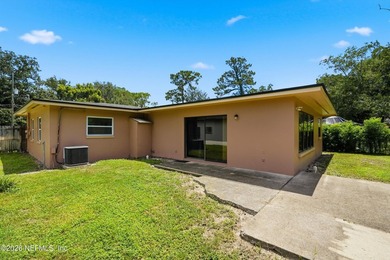 Welcome to this beautifully maintained 4-bedroom, 2-bath home in - photo 33