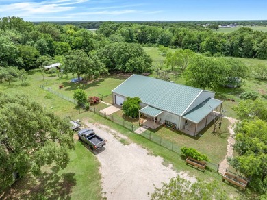 Escape to the peaceful beauty of East Texas with this unique - photo 1