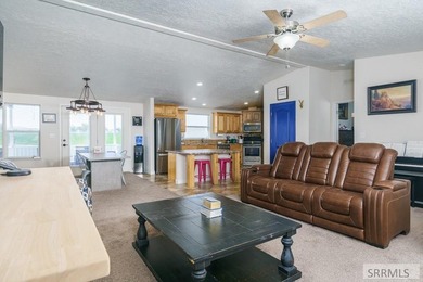 One-Level Living at its BEST! This 3 Bed and 3 Bath Home is set - photo 14