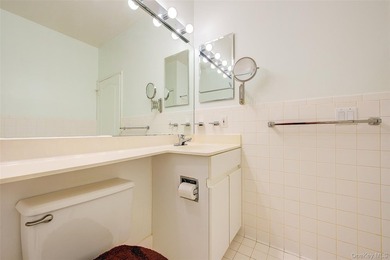Spacious (about 1,100 sq ft) third-floor 2-bedroom, 2-bathroom - photo 15