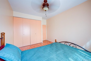 Spacious (about 1,100 sq ft) third-floor 2-bedroom, 2-bathroom - photo 17
