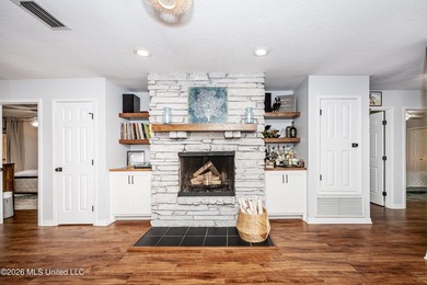 Beautifully maintained, move-in ready home situated on a - photo 21