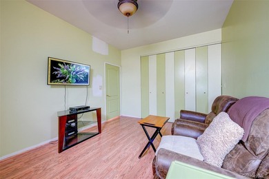 Spacious (about 1,100 sq ft) third-floor 2-bedroom, 2-bathroom - photo 21