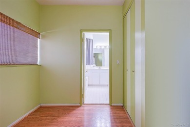 Spacious (about 1,100 sq ft) third-floor 2-bedroom, 2-bathroom - photo 24