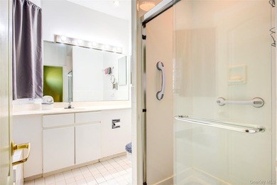 Spacious (about 1,100 sq ft) third-floor 2-bedroom, 2-bathroom - photo 26