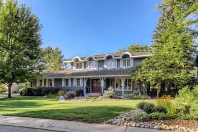 This home is special! Live the country club lifestyle perfectly - photo 2