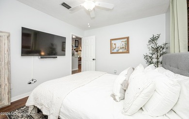 Beautifully maintained, move-in ready home situated on a - photo 32