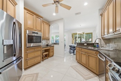 Beautifully upgraded 3 bed/2.5 bath town home w/ 2,265 sqft of - photo 11