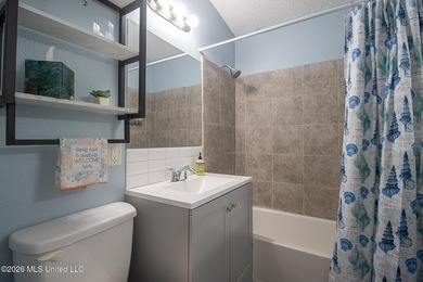 COTTAGE-STYLE, FULLY FURNISHED, MOVE-IN-READY! 3 bedroom, 1 bath - photo 16