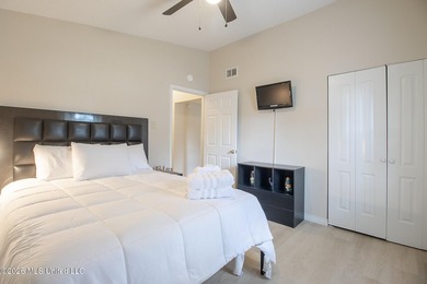 COTTAGE-STYLE, FULLY FURNISHED, MOVE-IN-READY! 3 bedroom, 1 bath - photo 17